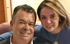 Viuda de Carlos Aguirre acusa intento de despojo y denuncia presión de sus hijastros